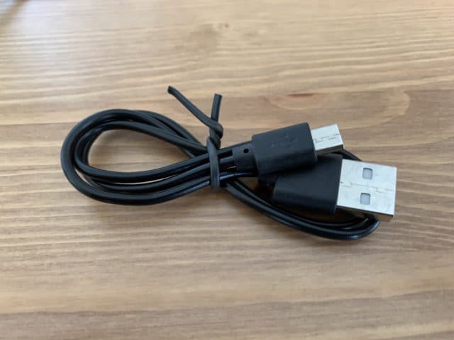 ダイソー ワイヤレスイヤホン　USBケーブル
