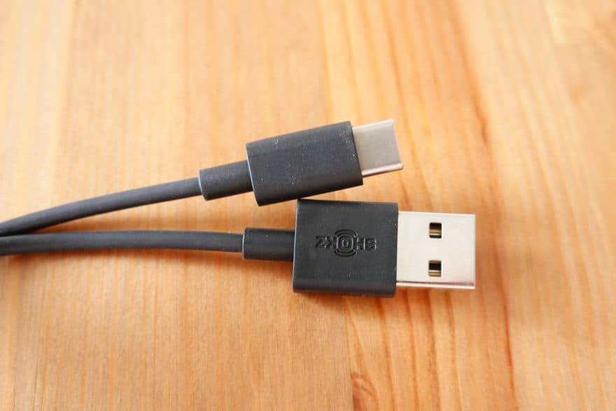 USB-C ケーブル（充電用）
