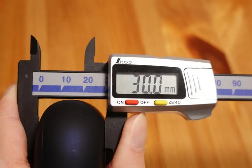 充電ケースの厚み30.0