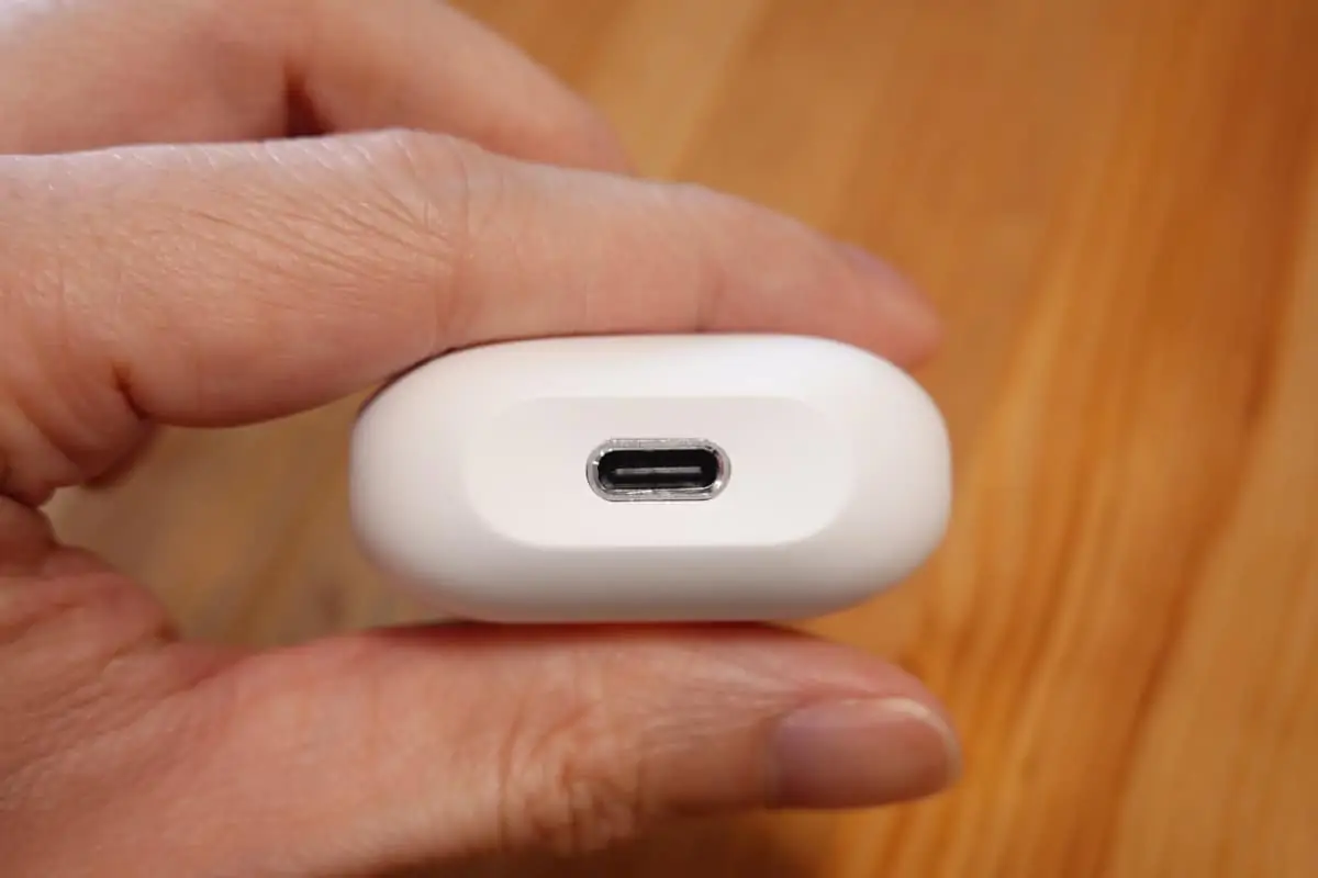 Wireless Earphones Light Style 2 (CHE-632)の充電端子はUSB-C