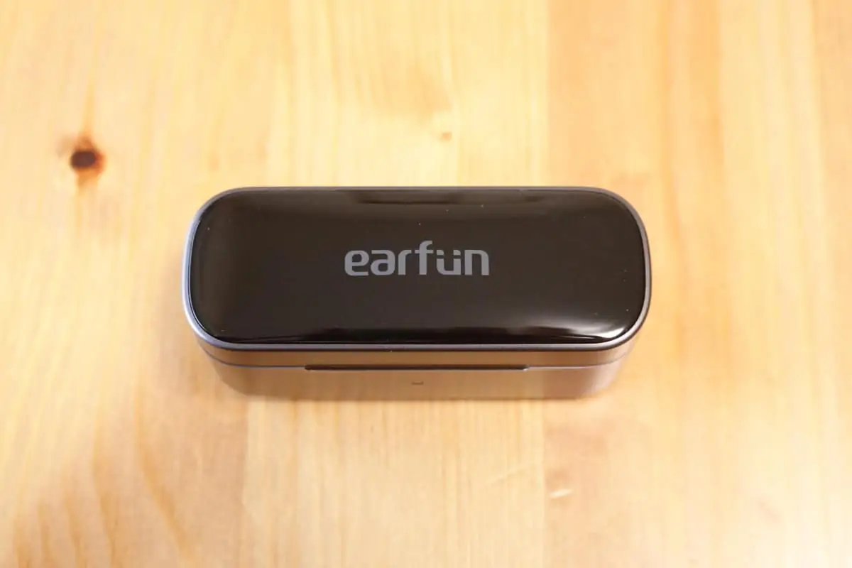 EarFun Free Proの充電ケース天面