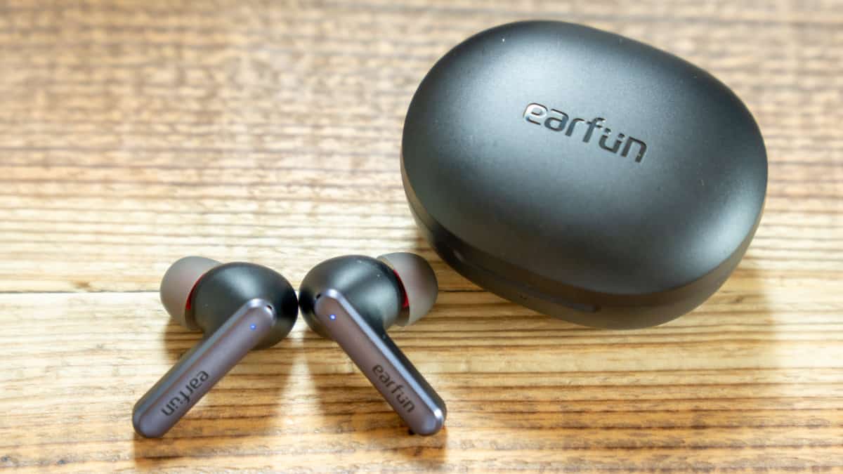 ホワイト(白) EarFun Air Pro 3 イヤーファン - イヤホン