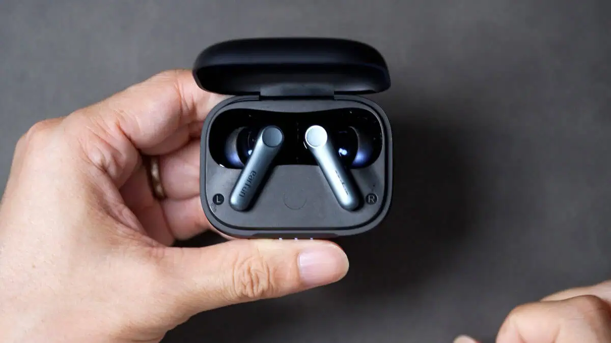 AirPods Pro イヤフォン 細う 両耳のみ 【発送24時間以内】