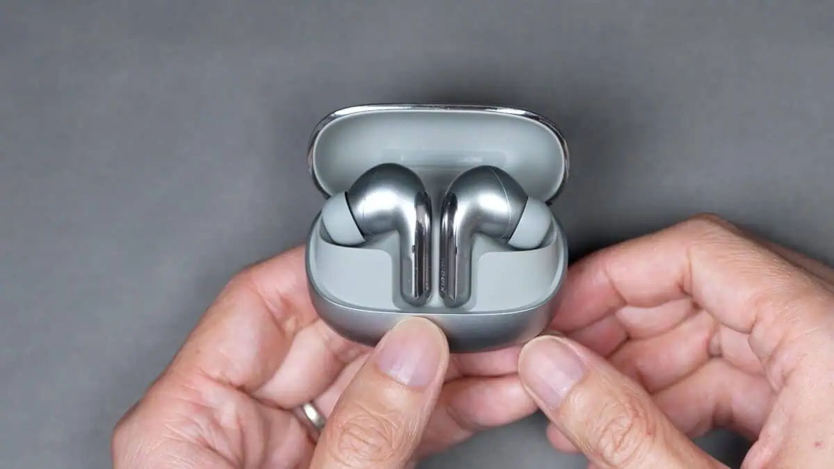 最大4.2Mbpsロスレス伝送 & 11mmDD+PZT+プラナーの3ドライバー構成