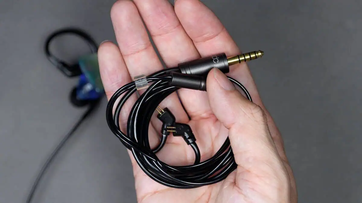 qdc FRONTIER 有線イヤホン qdc FRONTIERレビュー | 高音質でパワフルなベース！快適な装着