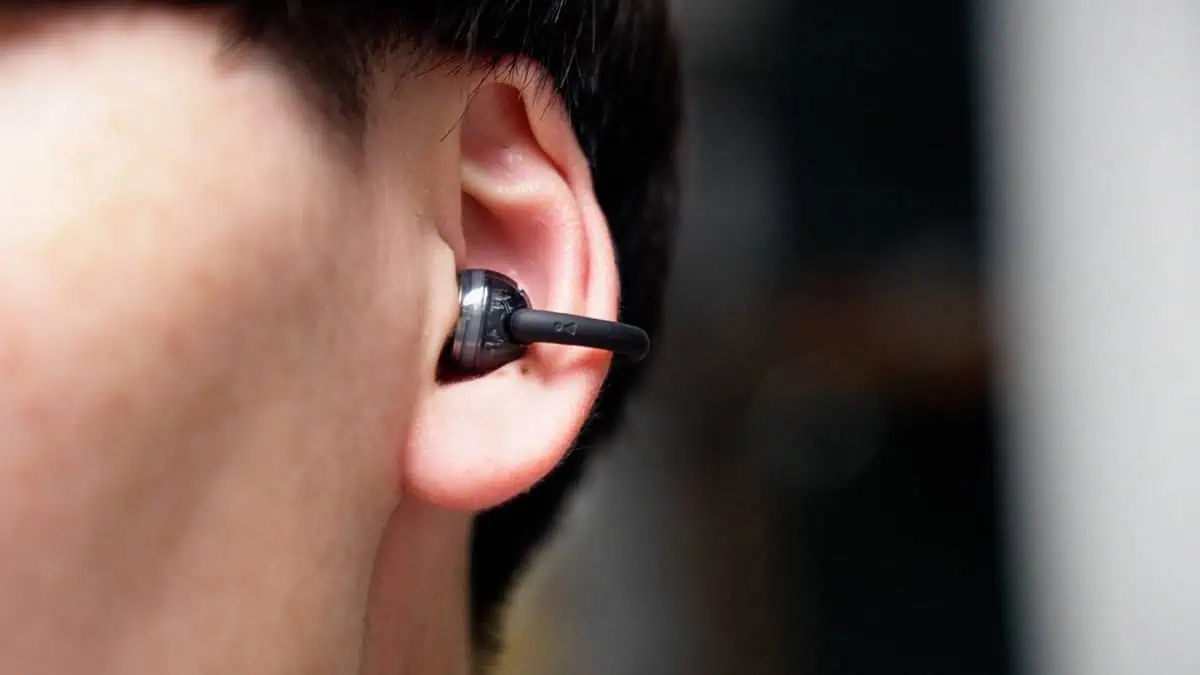 レビュー】JBLから初のイヤーカフ型ワイヤレスイヤホン Soundgear