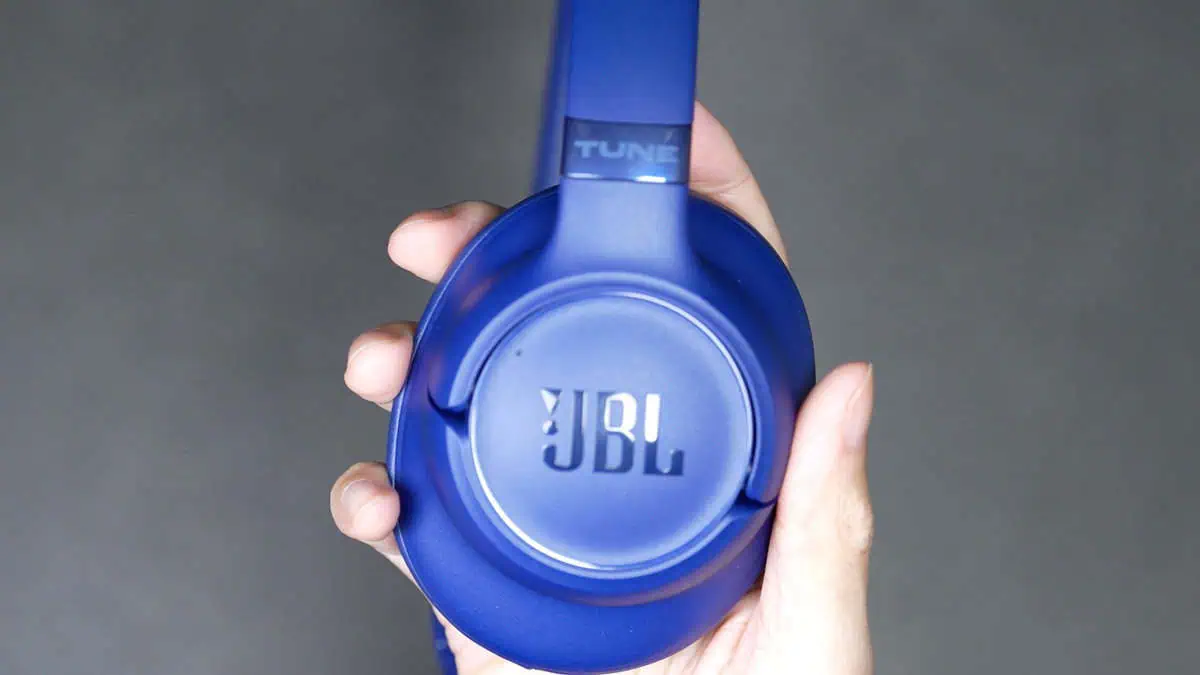 JBLから新たな1万円台の定番ワイヤレスヘッドホン「TUNE 780NC」を実機