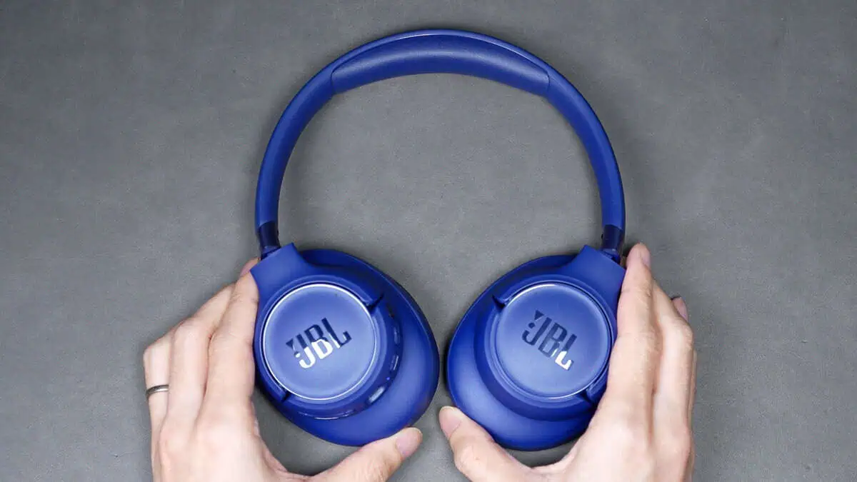JBLから新たな1万円台の定番ワイヤレスヘッドホン「TUNE 780NC」を実機