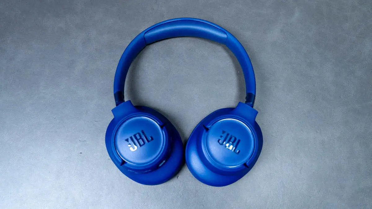 JBLから新たな1万円台の定番ワイヤレスヘッドホン「TUNE 780NC」を実機