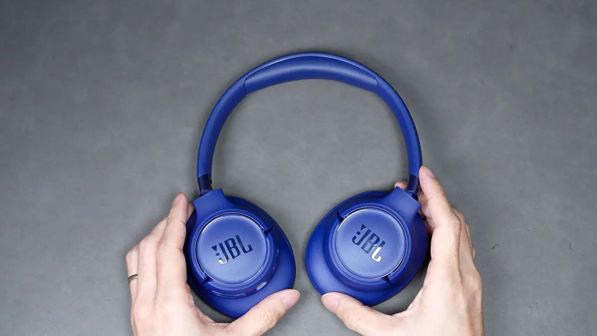 JBLから新たな1万円台の定番ワイヤレスヘッドホン「TUNE 780NC」を実機