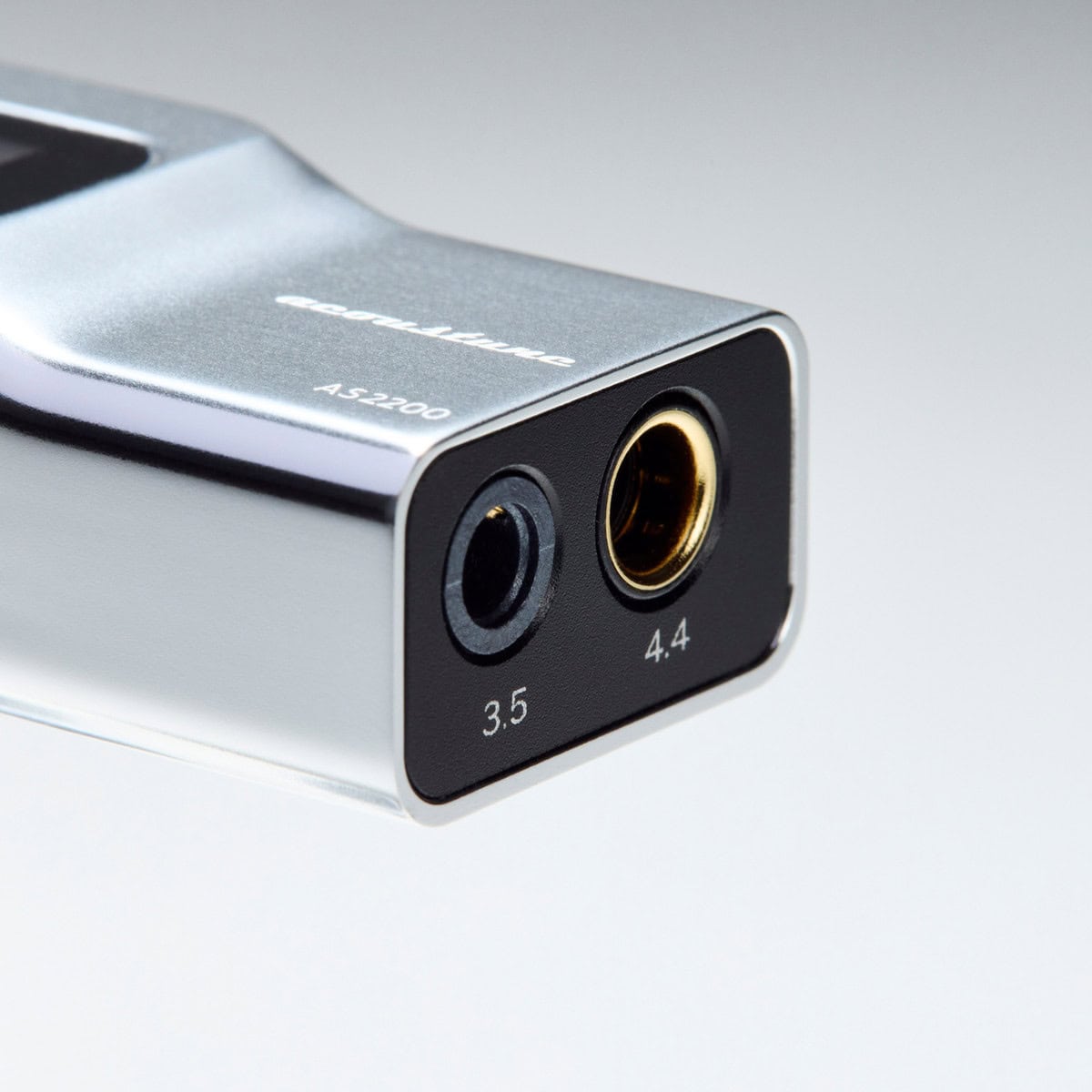AS2200の3.5mm／4.4mm出力端子