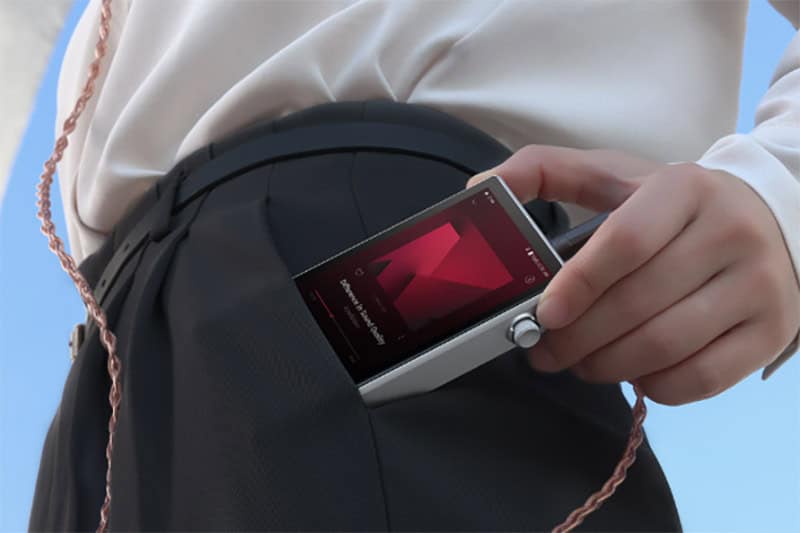 Astell&Kern PD5 をポケットに入れた様子