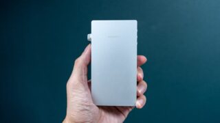 Astell&Kern PD5 を手に持った様子
