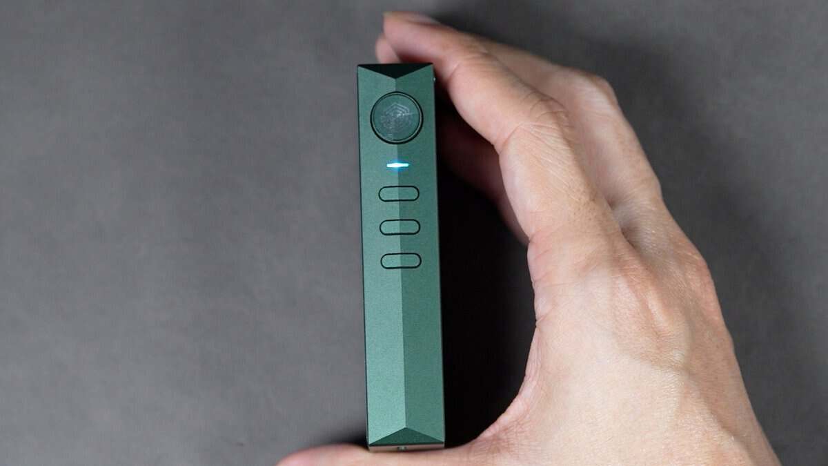 HiBy RS2 II 側面の電源ボタンと物理キー